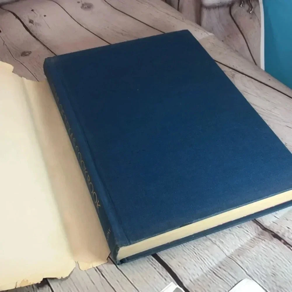 Vintage 1983 THE STAR OF TEXAS THE JUNIOR LEAGUE of HOUSTON cookbook